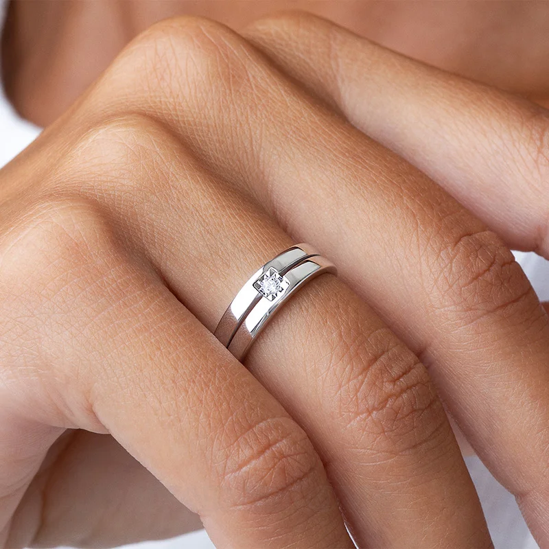 Alliance solitaire en argent sterling blanc sertie d'un diamant taille ronde