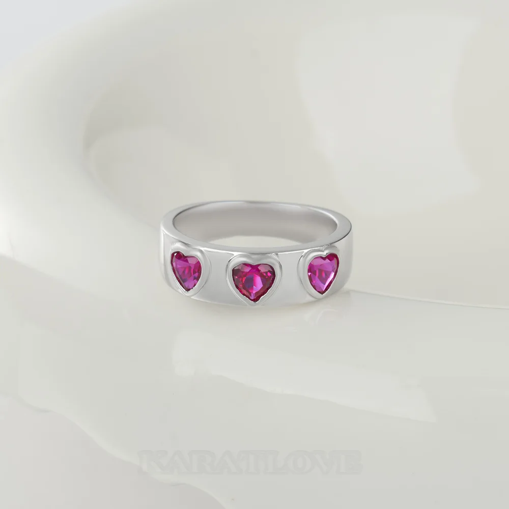 Bague de promesse en argent sterling sertie de rubis rouge taillé en trois cœurs