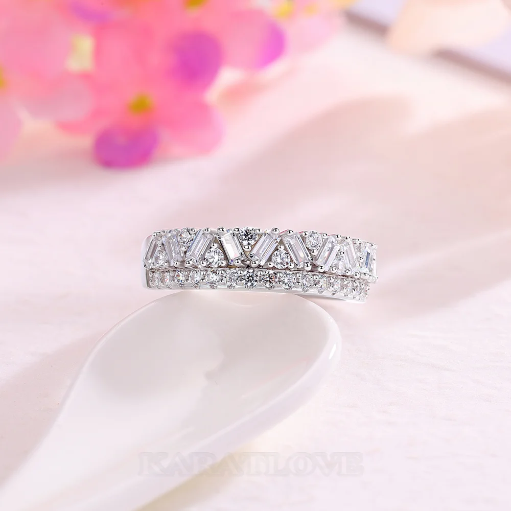 Bague en argent sterling blanc sertie de diamants taille baguette et ronds sur deux rangs