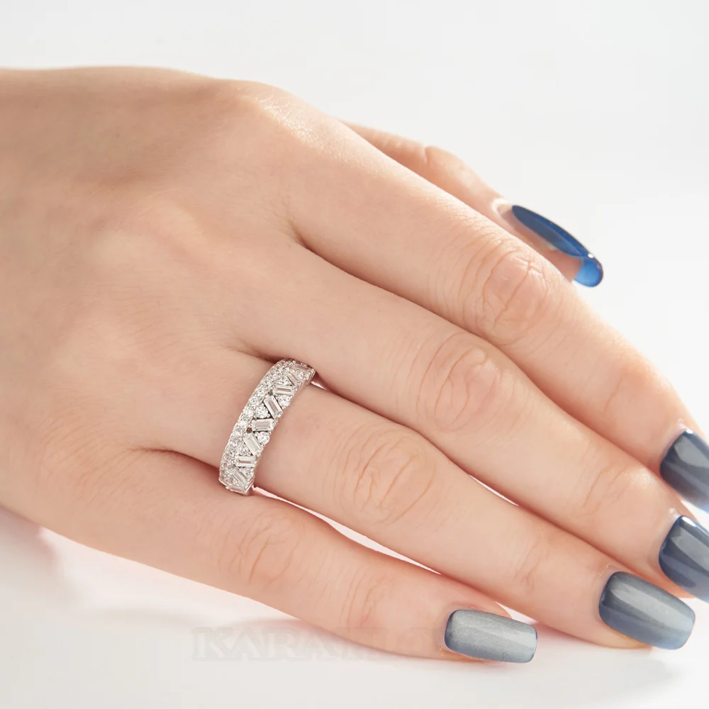Bague en argent sterling blanc sertie de diamants taille baguette et ronds sur deux rangs