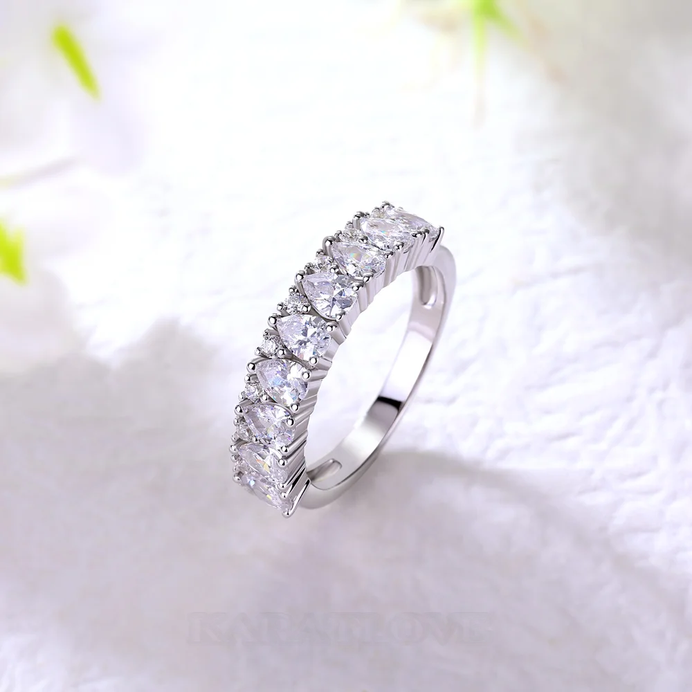 Alliance en argent sterling blanc avec diamant taille poire