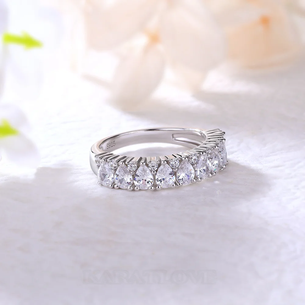 Alliance en argent sterling blanc avec diamant taille poire