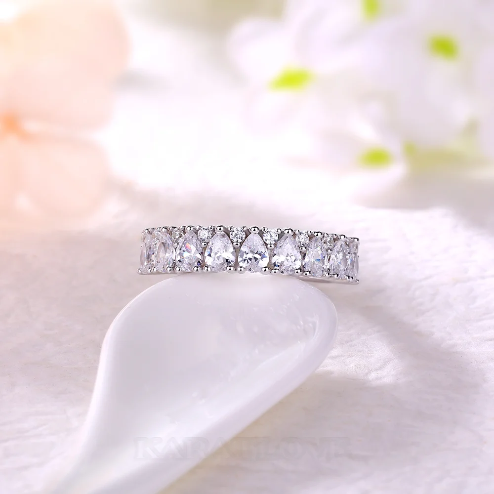 Alliance en argent sterling blanc avec diamant taille poire
