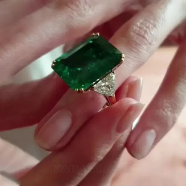 Bague de fiançailles en or jaune 3 pierres vert émeraude en argent 925