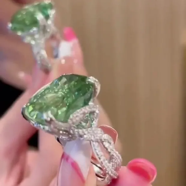 Bague de fiançailles art déco en argent 925 avec péridot vert taillé en coussin