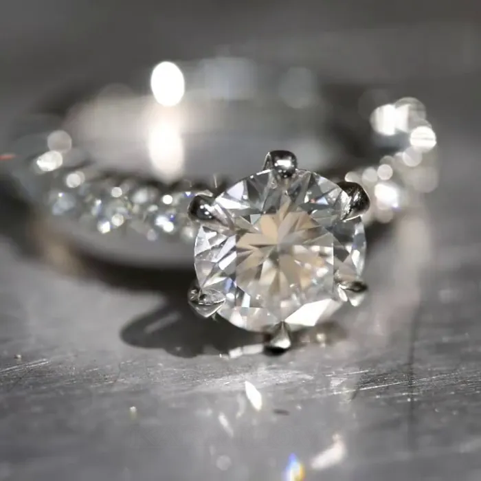 Bague de fiançailles classique en argent sterling 925 et diamant rond