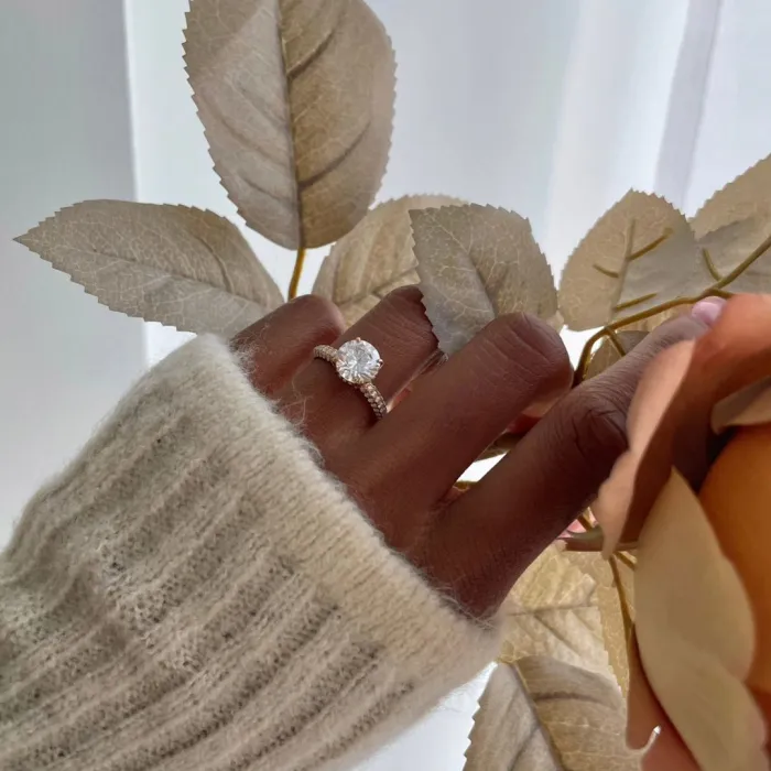 Bague de fiançailles halo caché en argent sterling 925 or jaune et diamant blanc de taille ronde