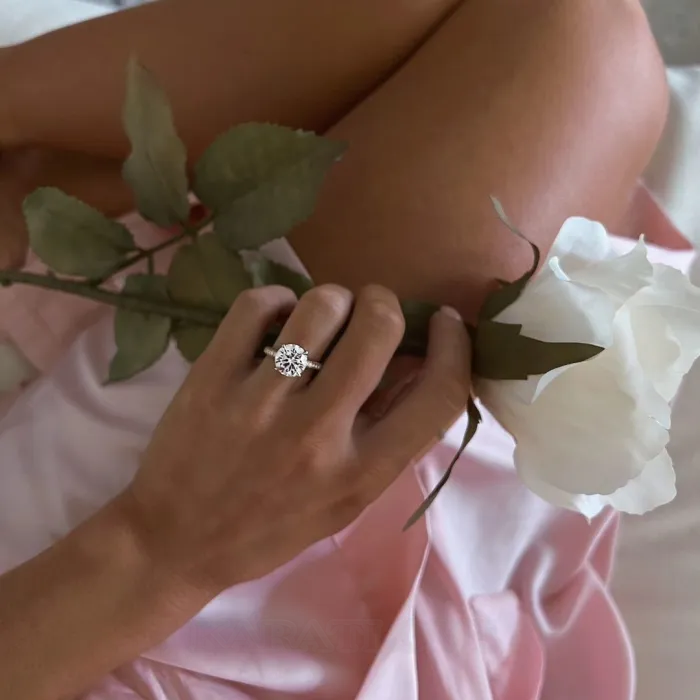 Bague de fiançailles halo caché en argent sterling 925 or jaune et diamant blanc de taille ronde