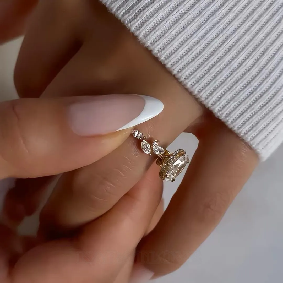 Bague de fiançailles en argent sterling et or jaune 925 avec halo caché en diamant blanc de taille ovale