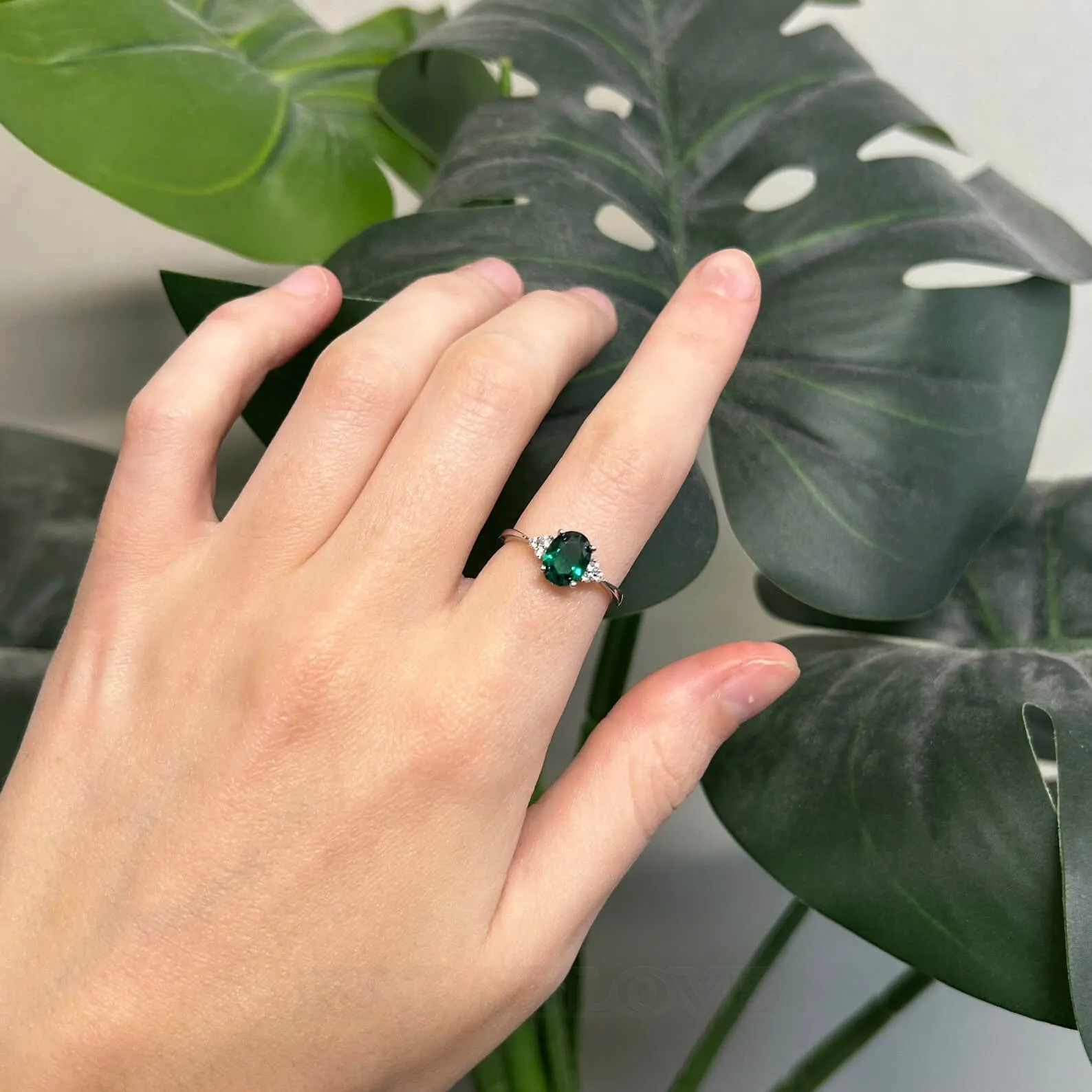 Bague de fiançailles minimaliste à 3 pierres en argent sterling 925 et vert émeraude de taille ovale