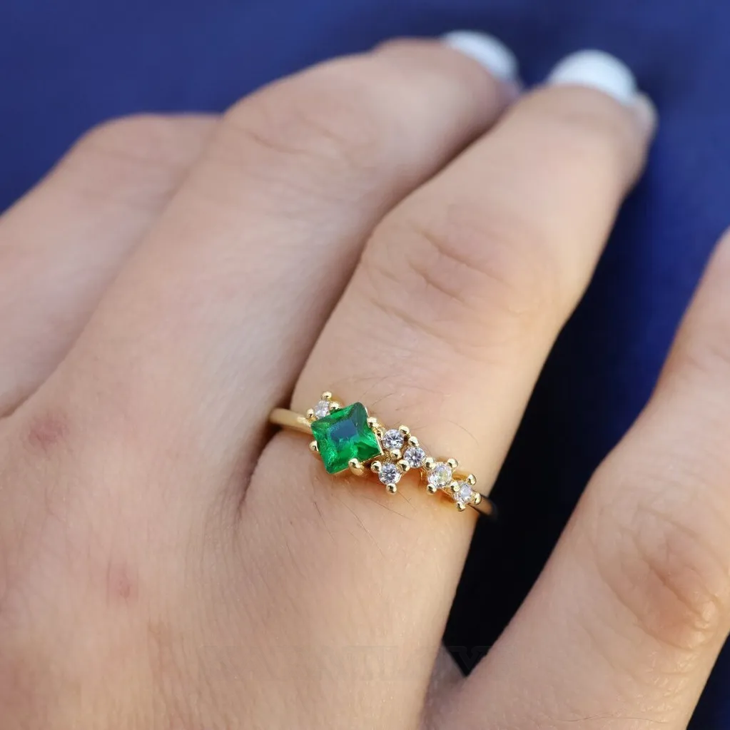 Bague de fiançailles minimaliste empilable en argent sterling 925 et or jaune, taille princesse, vert émeraude
