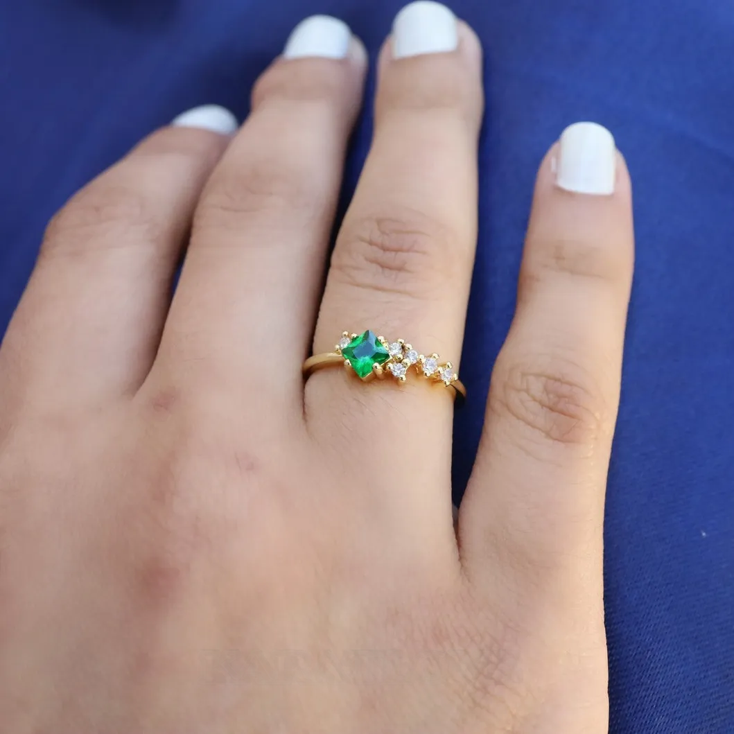 Bague de fiançailles minimaliste empilable en argent sterling 925 et or jaune, taille princesse, vert émeraude