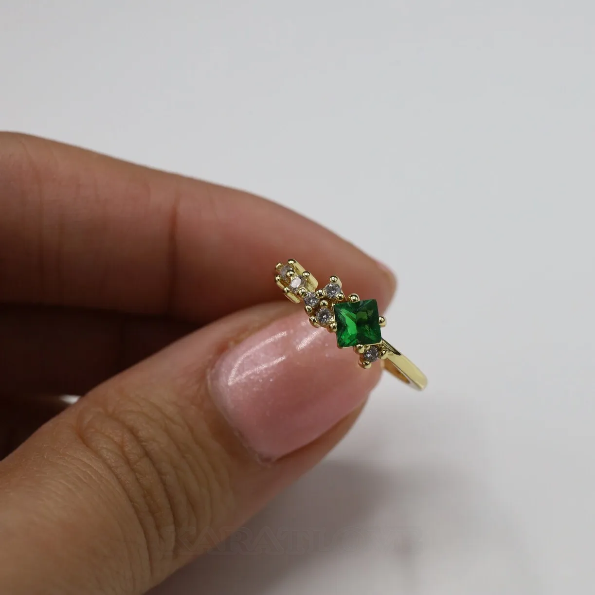 Bague de fiançailles minimaliste empilable en argent sterling 925 et or jaune, taille princesse, vert émeraude