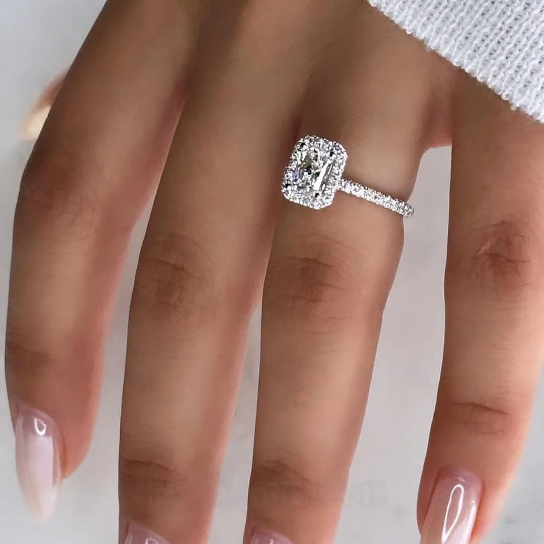Bague de fiançailles en argent sterling ornée d'un halo de diamants rayonnants