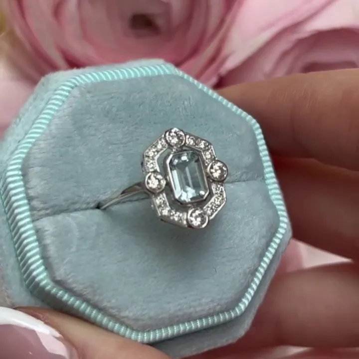 Bague de fiançailles en argent sterling avec halo d'aigue-marine taille émeraude