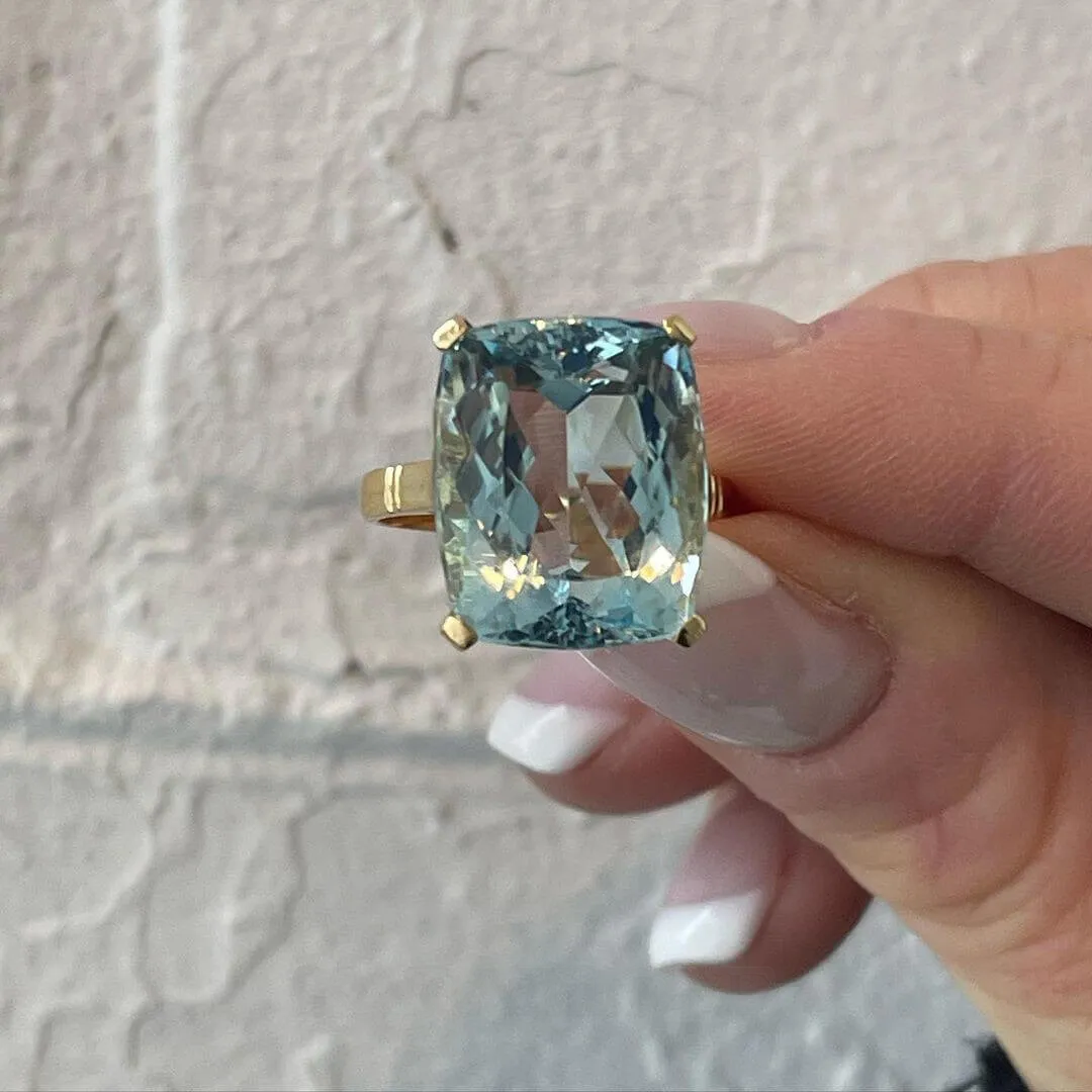 Bague de fiançailles solitaire en argent jaune et or avec aigue-marine taillée en coussin
