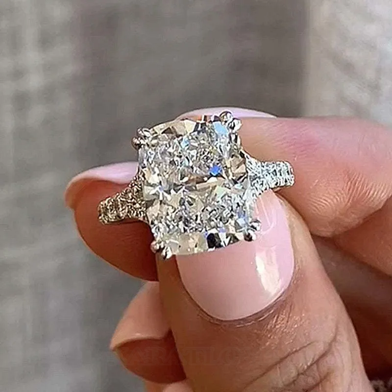 Bague de fiançailles en argent blanc avec diamant taille coussin