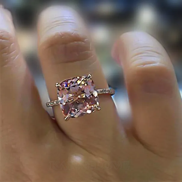 Bague de fiançailles halo en argent rose et argent sterling avec un diamant fantaisie de taille coussin