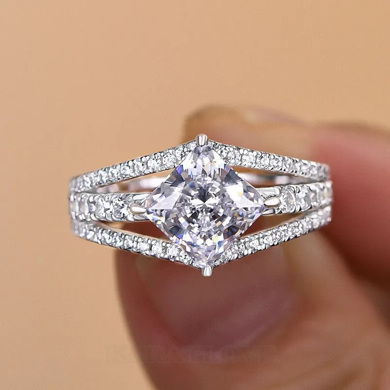 Bague de fiançailles en argent sterling sertie d'un diamant de taille princesse