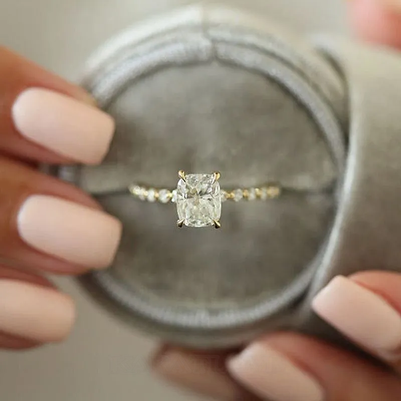 Bague de fiançailles en argent sterling sertie d'un diamant taillé en forme de coussin