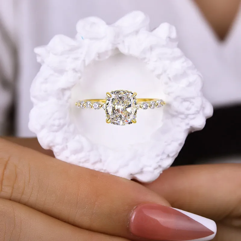 Bague de fiançailles en argent sterling sertie d'un diamant taillé en forme de coussin