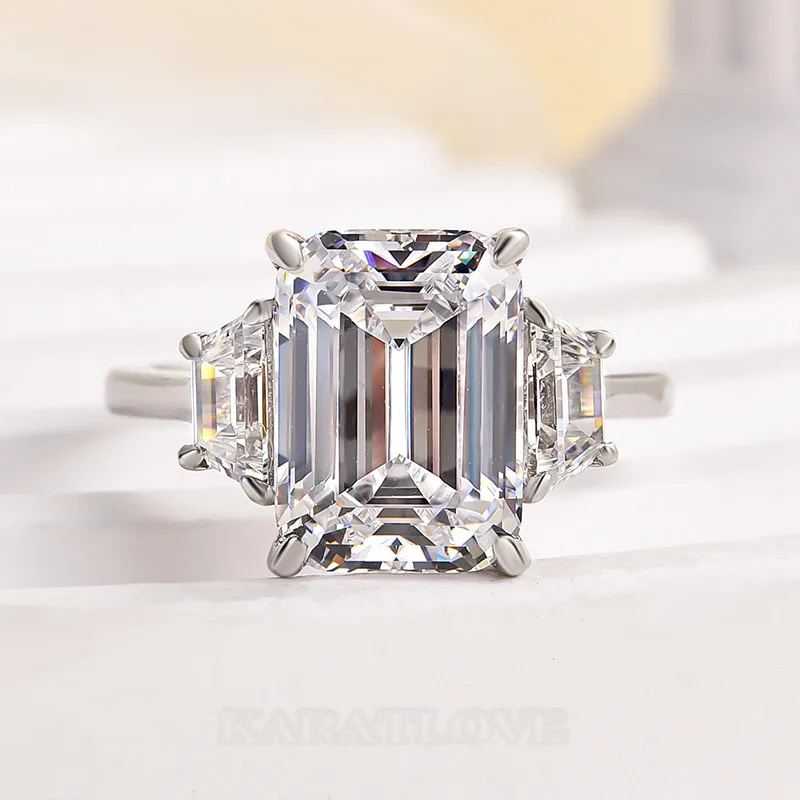 Bague de fiançailles 3 pierres en argent sterling blanc avec diamant taille émeraude
