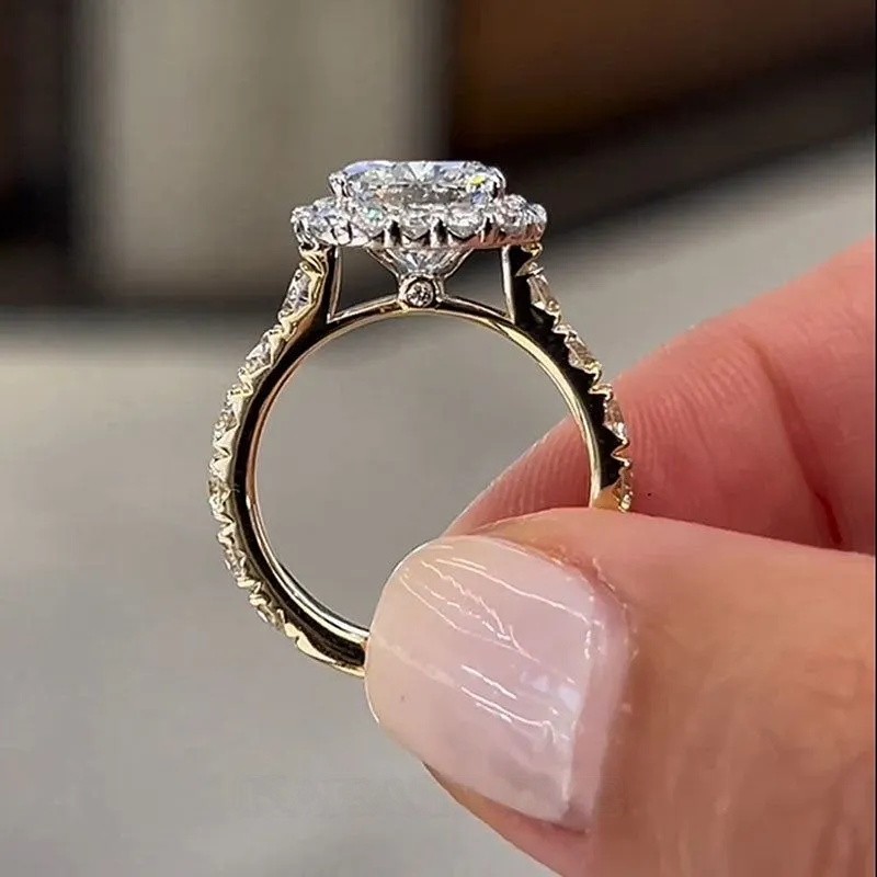 Bague de fiançailles avec halo en argent jaune et or blanc et diamant taille coussin