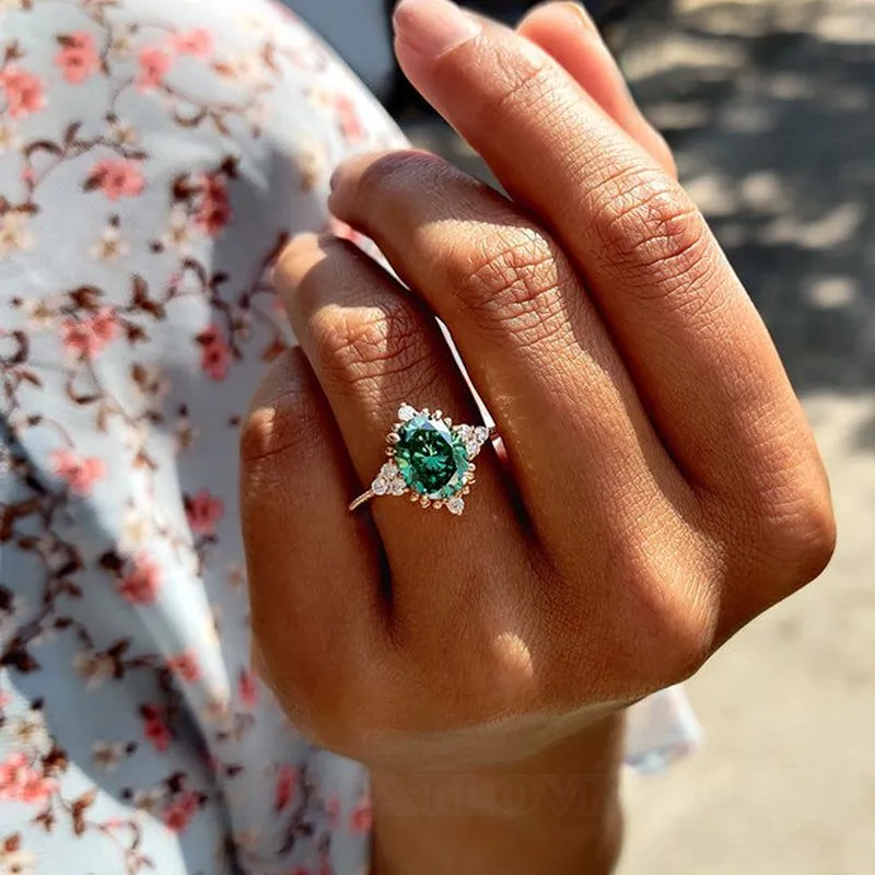 Bague de fiançailles en argent rose avec halo en émeraude verte de taille ovale