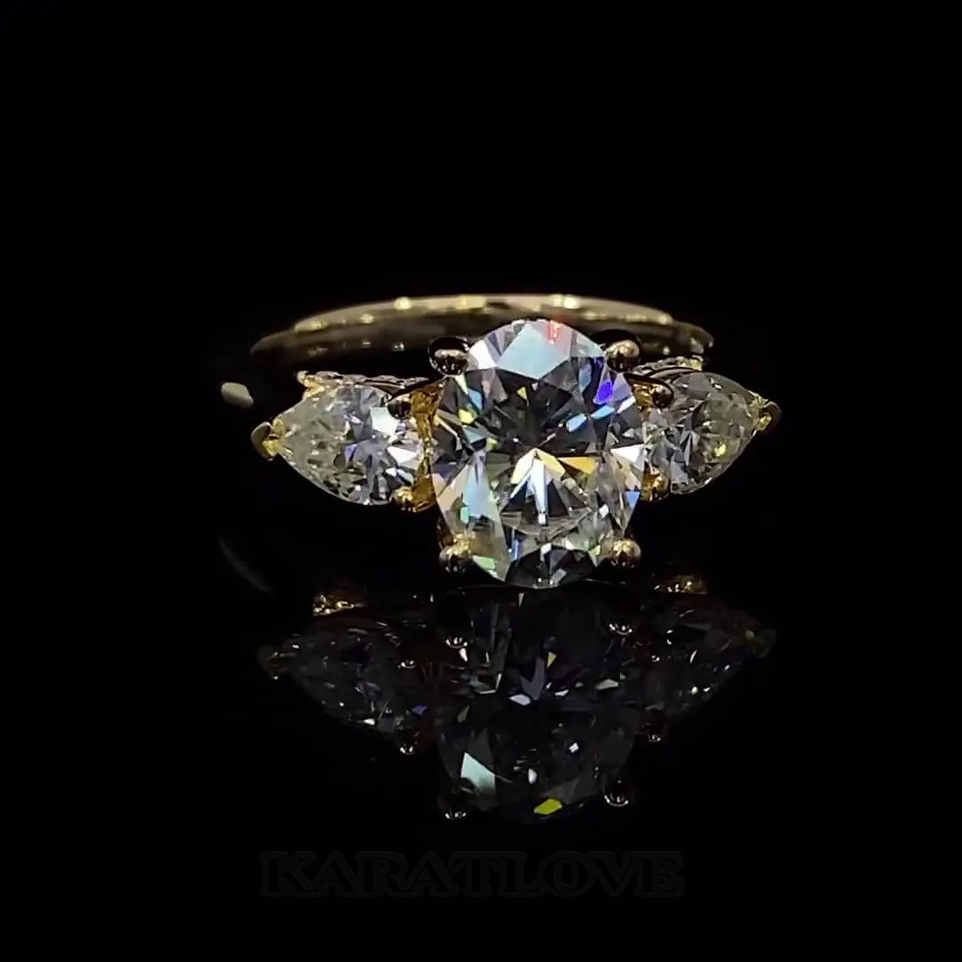 Bague de fiançailles 3 pierres en argent jaune blanc et diamant ovale