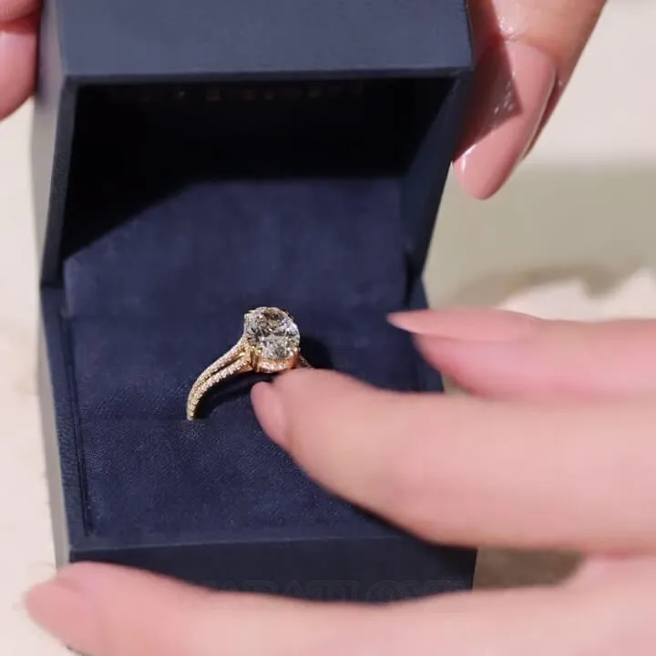 Bague de fiançailles à halo en argent sterling et or jaune avec diamant de taille ovale