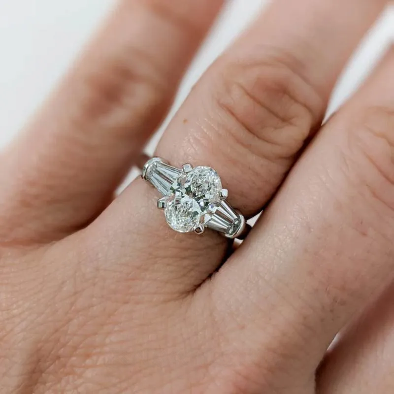 Bague de fiançailles 3 pierres en argent sterling avec diamant ovale blanc