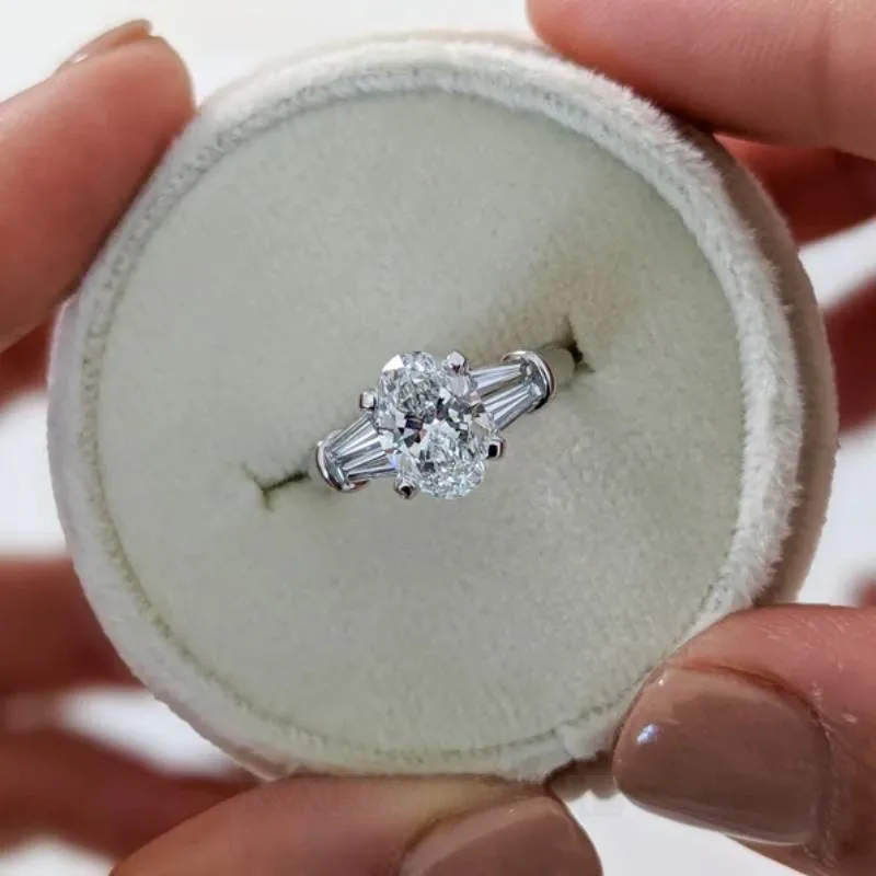 Bague de fiançailles 3 pierres en argent sterling avec diamant ovale blanc