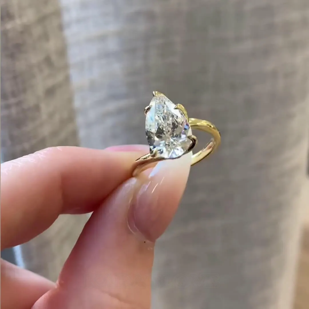 Bague de fiançailles solitaire en argent jaune et or blanc avec diamant taille poire