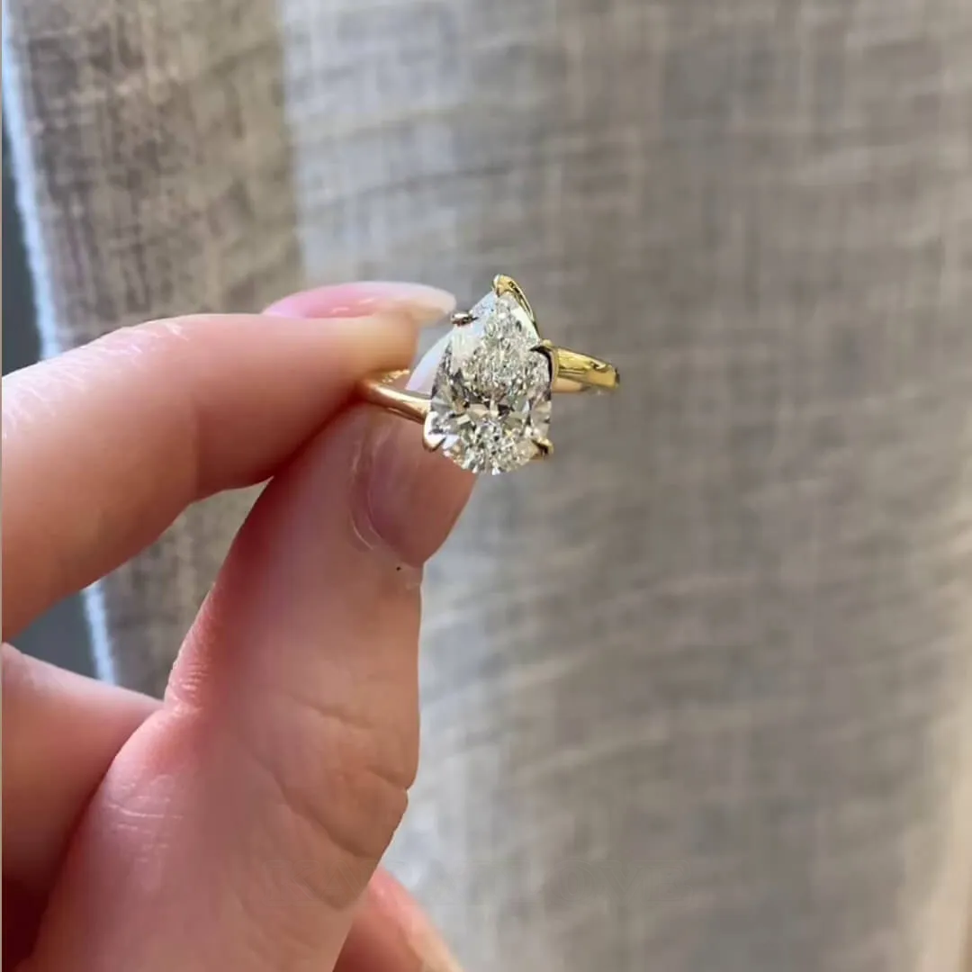 Bague de fiançailles solitaire en argent jaune et or blanc avec diamant taille poire
