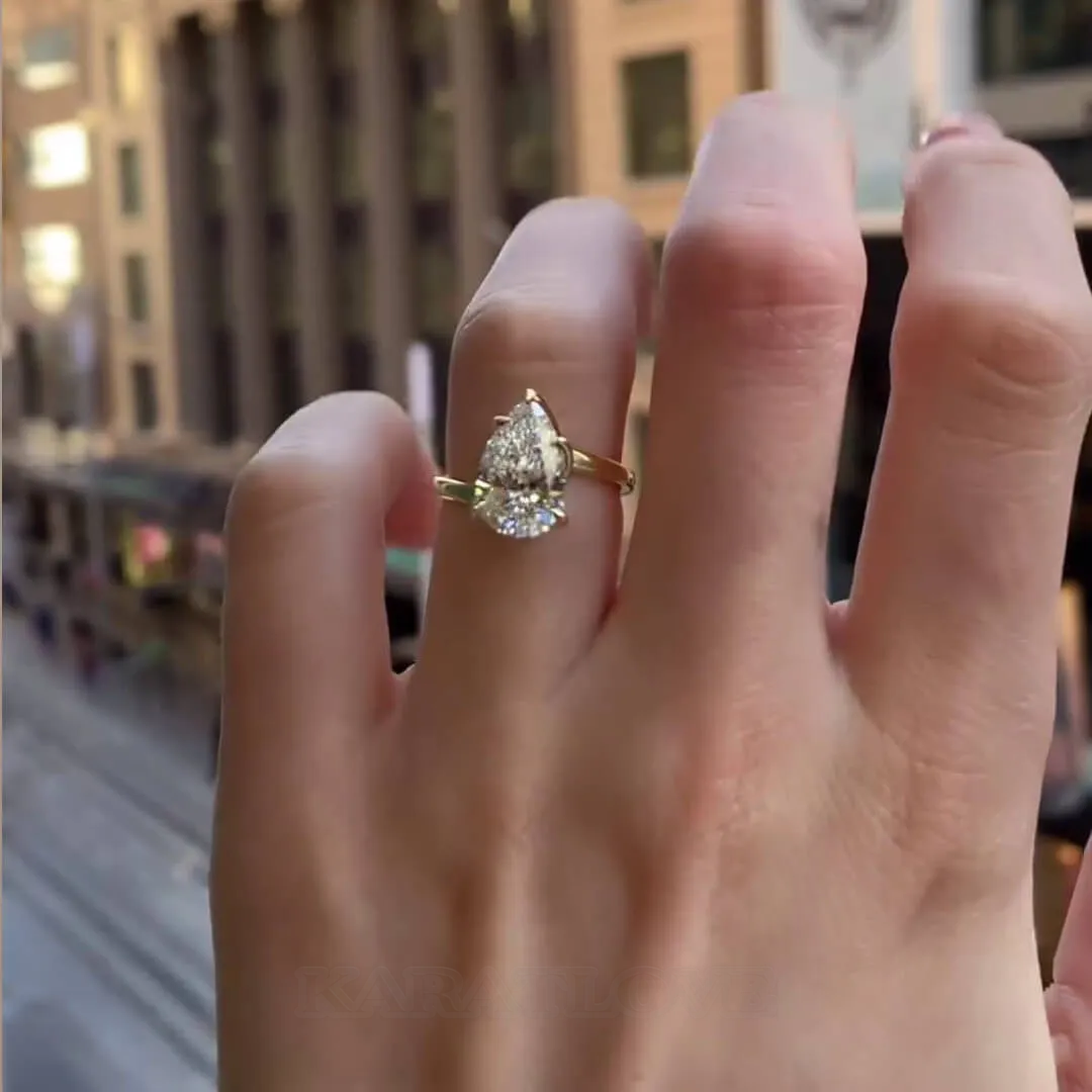 Bague de fiançailles solitaire en argent jaune et or blanc avec diamant taille poire