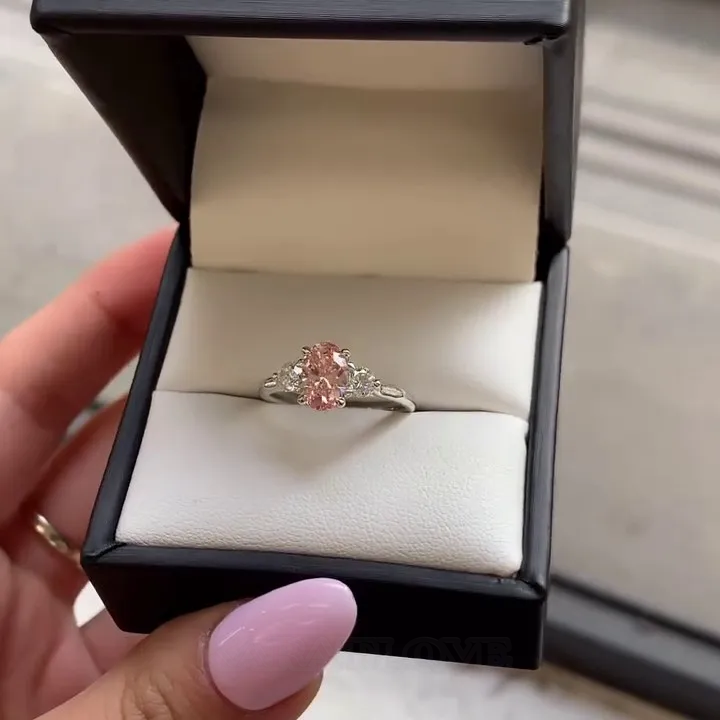 Bague de fiançailles 3 pierres en argent sterling rose fantaisie à taille ovale