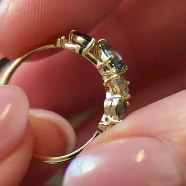 Bague de fiançailles en argent et or jaune avec aigue-marine bleue de taille ovale
