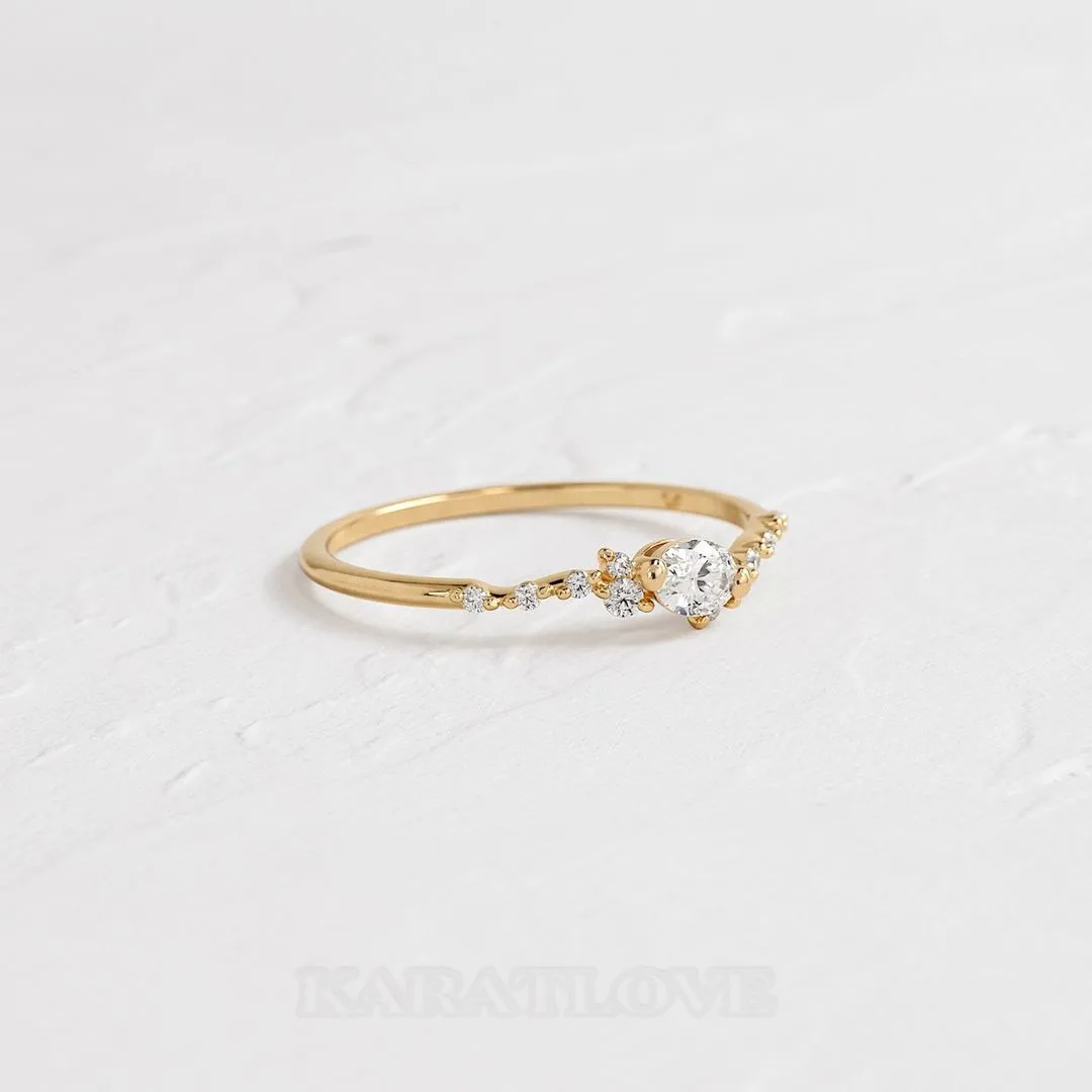Bague de fiançailles en argent jaune et or blanc avec diamant taillé en marquise