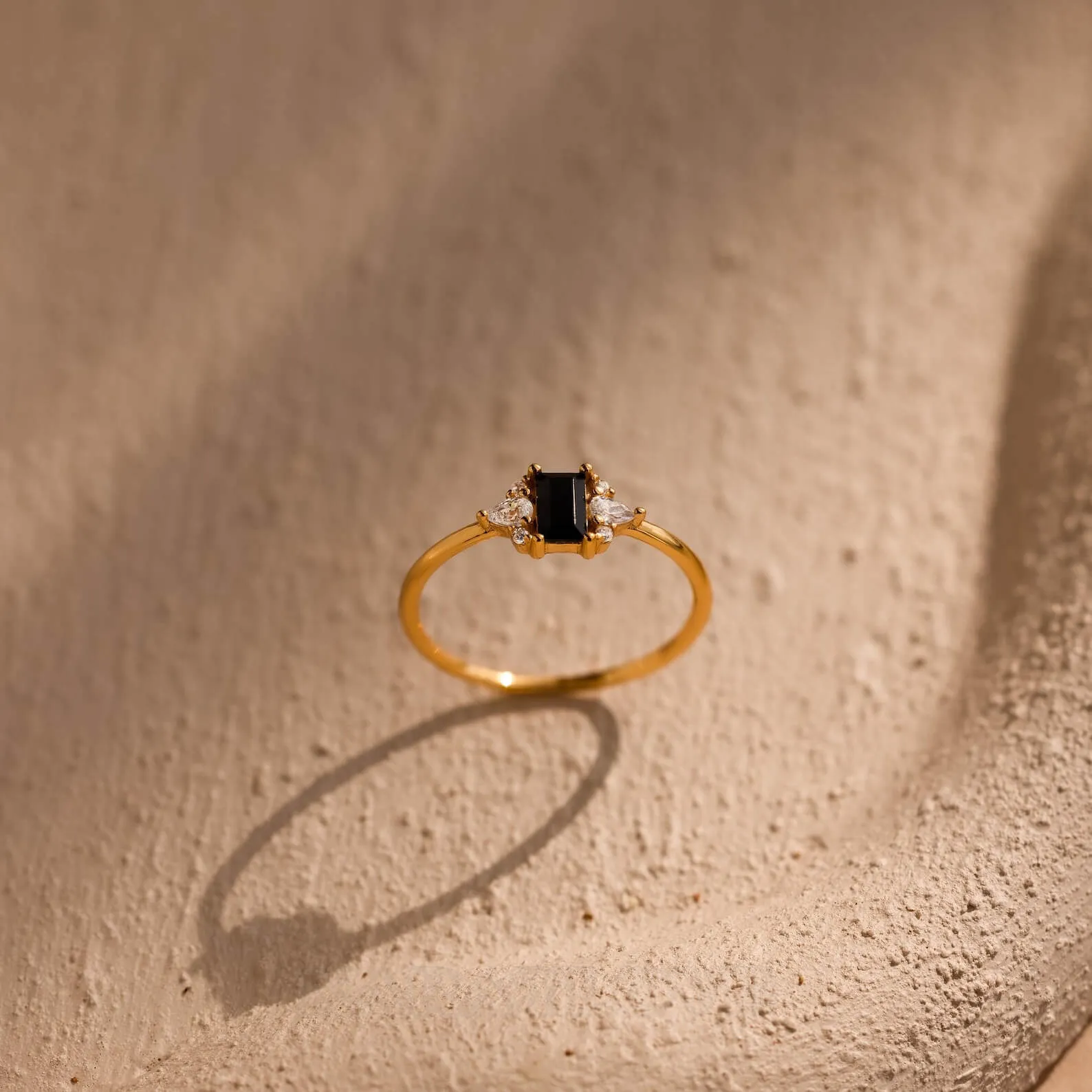 Bague de fiançailles 3 pierres emerald cut fancy black en argent sterling et or jaune