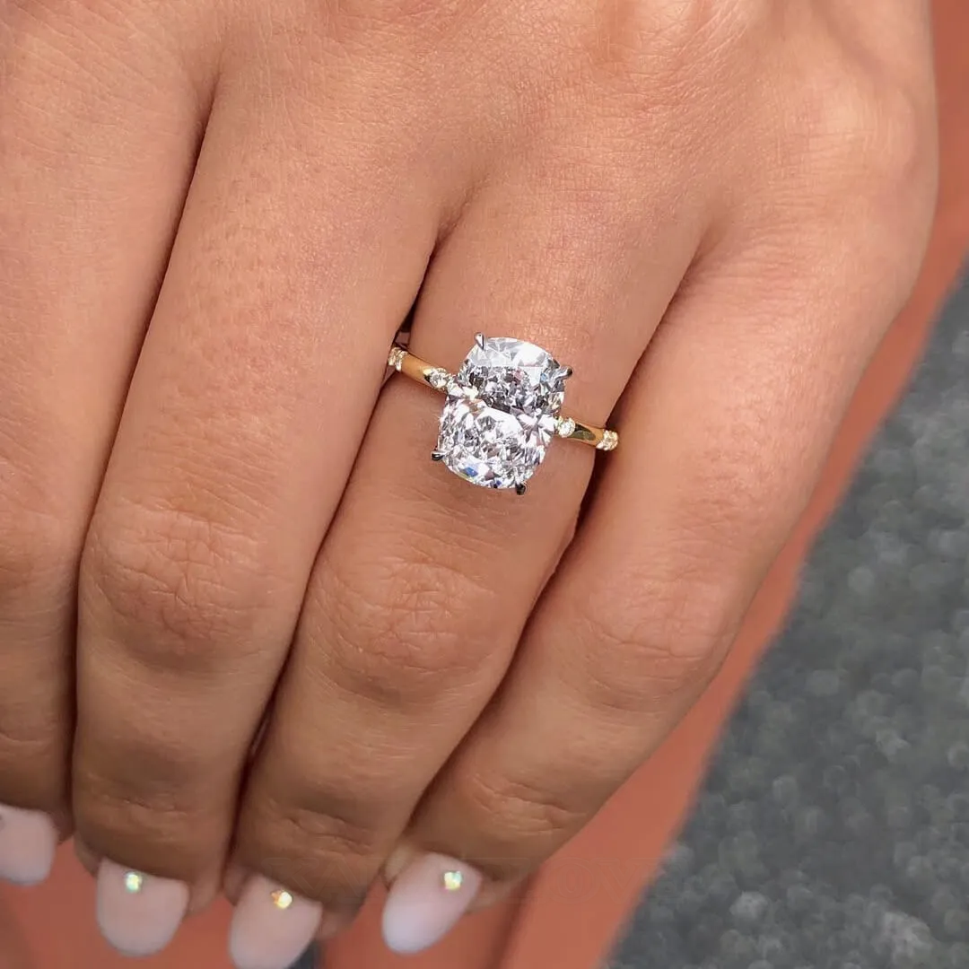 Bague de fiançailles en or jaune avec halo en argent sterling et diamant taillé en forme de coussin