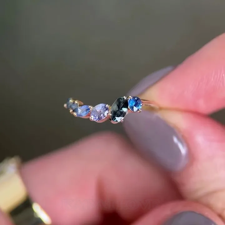 Bague de fiançailles en argent rose et saphir bleu à taille ovale