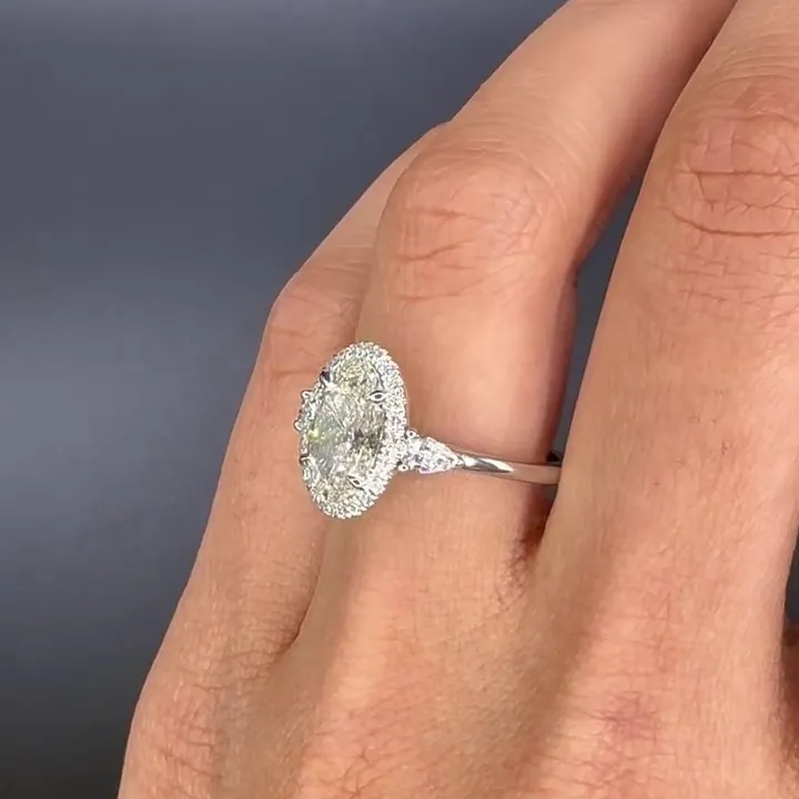 Bague de fiançailles en argent sterling avec halo en diamant blanc de taille ovale