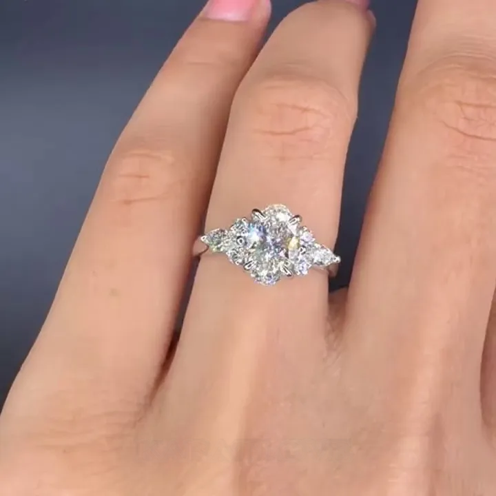 Bague de fiançailles en argent sterling blanc avec diamant ovale