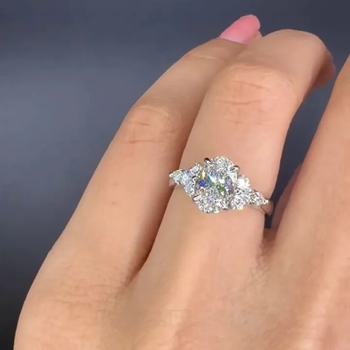 Bague de fiançailles en argent sterling blanc avec diamant ovale