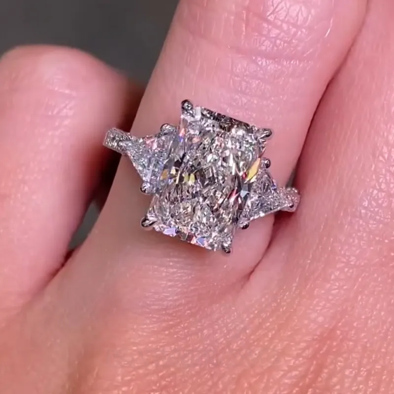 Bague de fiançailles à 3 pierres en argent sterling blanc et diamant radiant