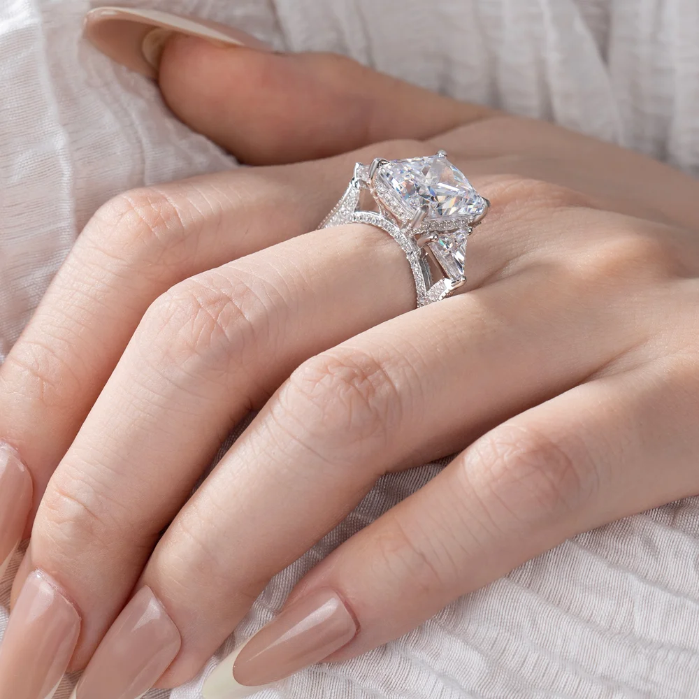 Bague de fiançailles à 3 pierres en argent sterling blanc et diamant radiant