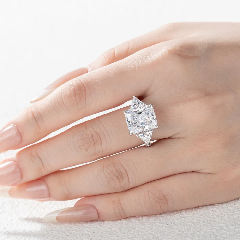 Bague de fiançailles à 3 pierres en argent sterling blanc et diamant radiant