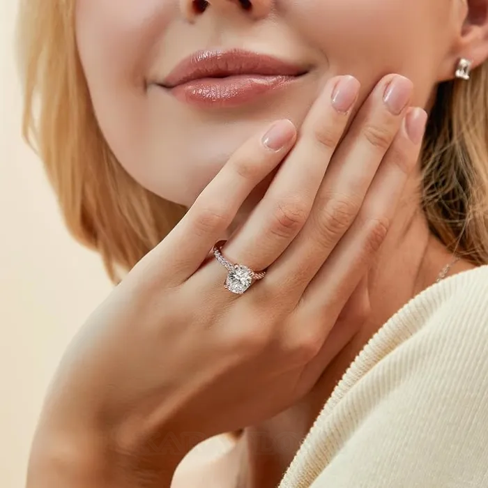 Bague de fiançailles classique en argent sterling blanc avec diamant ovale