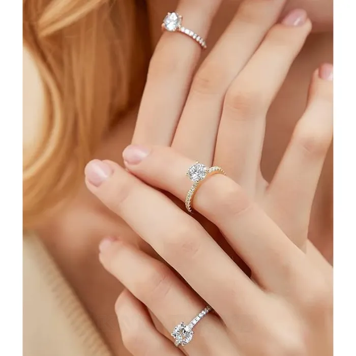 Bague de fiançailles classique en argent sterling blanc avec diamant rond
