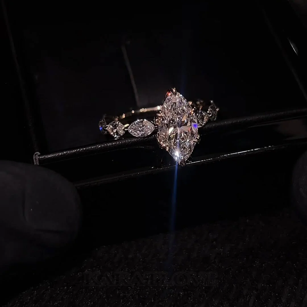 Bague de fiançailles classique en argent sterling blanc et or jaune, sertie d'un diamant taille marquise